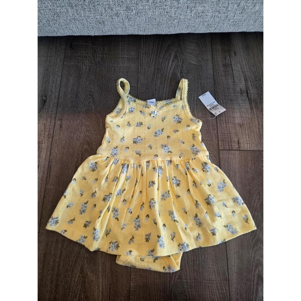 Old navy baby girl romper 12-18 mos